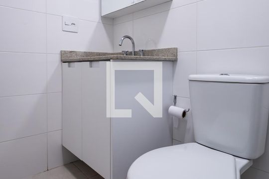 Banheiro de kitnet/studio para alugar com 1 quarto, 40m² em Campo Belo, São Paulo