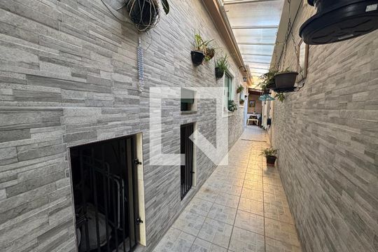 Corredor de casa à venda com 3 quartos, 200m² em Bela Vista, Osasco