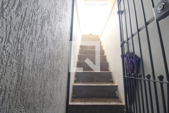 Escada para casa 2 de casa à venda com 2 quartos, 120m² em Jardim Belcito, São Paulo