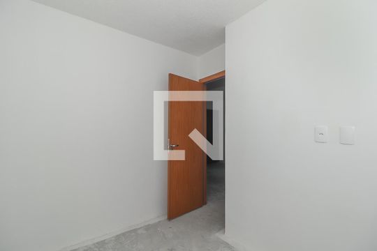 Quarto de apartamento à venda com 2 quartos, 45m² em Rubem Berta, Porto Alegre