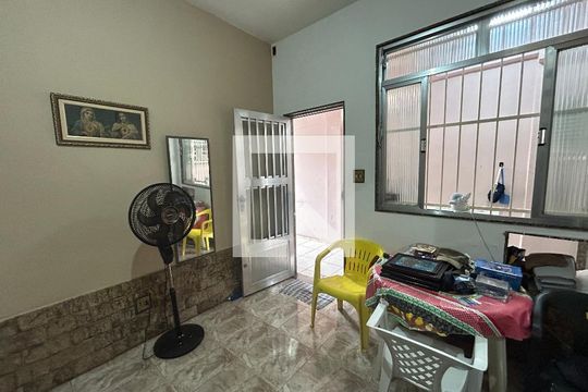 Sala de casa à venda com 3 quartos, 156m² em Vila Valqueire, Rio de Janeiro
