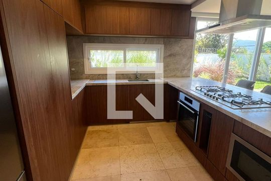 Cozinha de casa de condomínio para alugar com 4 quartos, 270m² em Campeche, Florianópolis