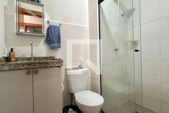 Banheiro de apartamento à venda com 2 quartos, 48m² em Jardim Guarani, Campinas