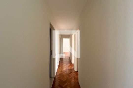 Corredor de acesso aos cômodos de apartamento à venda com 3 quartos, 173m² em Copacabana, Rio de Janeiro