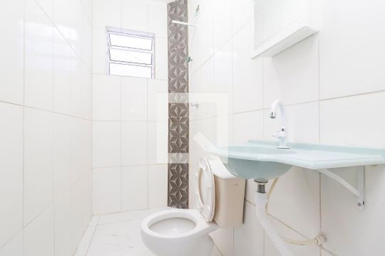 Banheiro de casa para alugar com 1 quarto, 50m² em José Bonifácio, São Paulo
