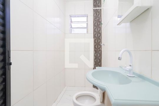 Banheiro de casa para alugar com 1 quarto, 50m² em José Bonifácio, São Paulo