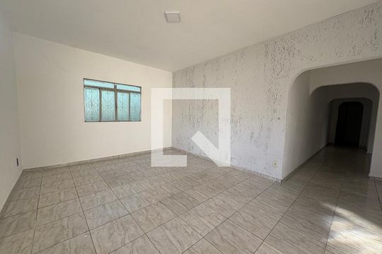 Casa à venda com 3 quartos, 430m² em Setor Sudoeste, Goiânia