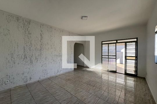 Casa à venda com 3 quartos, 430m² em Setor Sudoeste, Goiânia