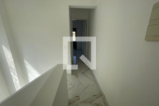 Corredor de casa de condomínio para alugar com 3 quartos, 203m² em Jardim Nova Coimbra, Cotia