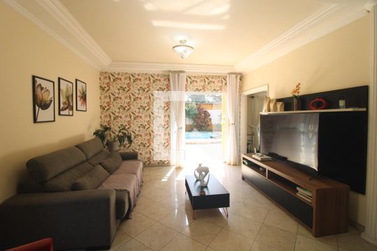 Casa de Condomínio à venda com 4 quartos, 640m² em Jardim Santa Helena, São Paulo