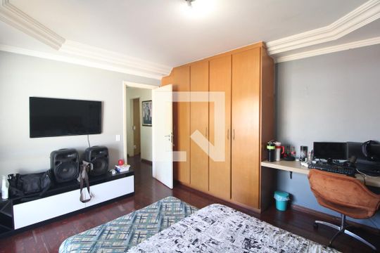 Quarto 1 de casa de condomínio à venda com 4 quartos, 640m² em Jardim Santa Helena, São Paulo