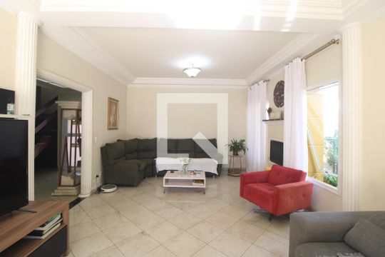 Sala 1 de casa de condomínio à venda com 4 quartos, 640m² em Jardim Santa Helena, São Paulo
