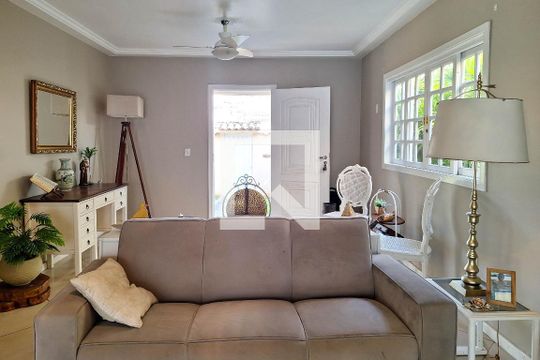 Sala de casa à venda com 4 quartos, 400m² em Engenho do Mato, Niterói