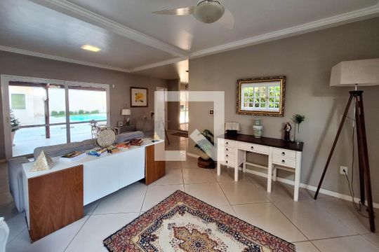 Sala de casa à venda com 4 quartos, 400m² em Engenho do Mato, Niterói