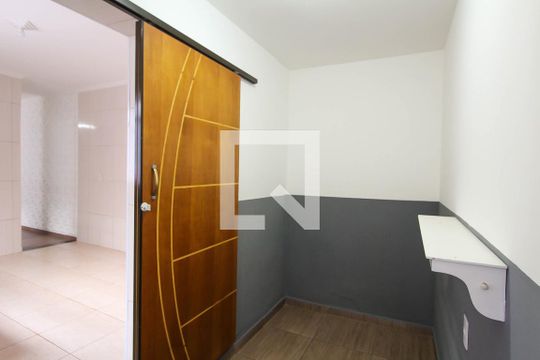 Quarto 2 de casa para alugar com 2 quartos, 120m² em Jardim Santa Adelia, São Paulo