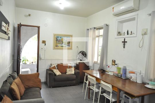 Casa à venda com 4 quartos, 180m² em Piedade, Rio de Janeiro
