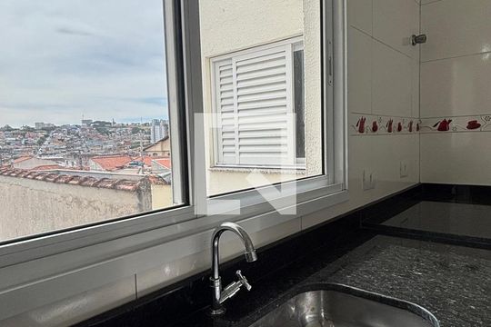 Sala - Cozinha de apartamento para alugar com 2 quartos, 100m² em Vila Clarice, Santo André