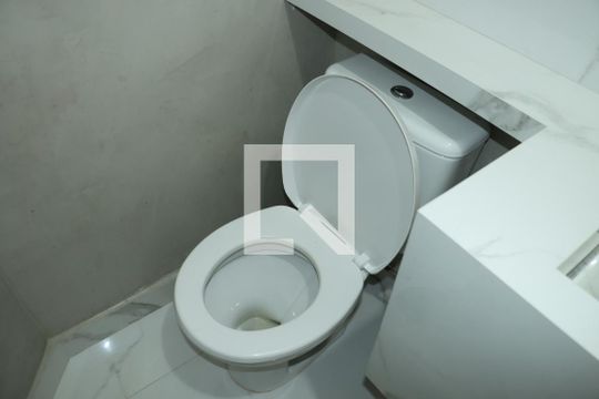 Lavabo de casa de condomínio para alugar com 4 quartos, 140m² em Jardim Belizário, Cotia