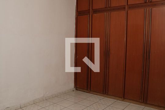 Suíte 1 de casa à venda com 3 quartos, 432m² em Setor Aeroporto, Goiânia
