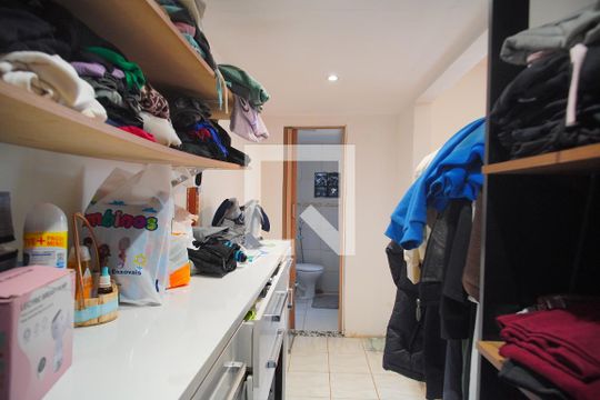 Closet da suíte de casa à venda com 4 quartos, 120m² em Rio dos Sinos, São Leopoldo