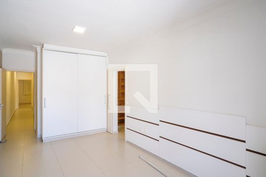 Suíte 1 de casa para alugar com 3 quartos, 273m² em Olímpico, São Caetano do Sul