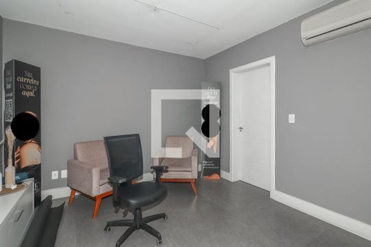 Quarto Suíte de casa à venda com 2 quartos, 500m² em Vila Jardim, Porto Alegre