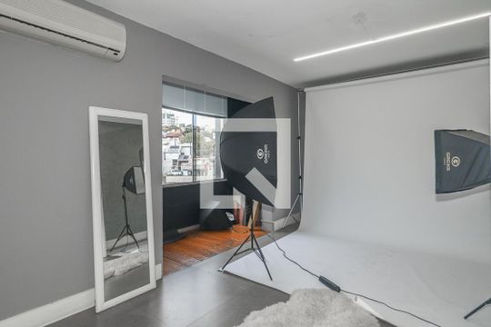 Quarto Suíte de casa à venda com 2 quartos, 500m² em Vila Jardim, Porto Alegre