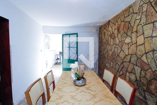 Casa para alugar com 6 quartos, 470m² em Santa Efigênia, Belo Horizonte