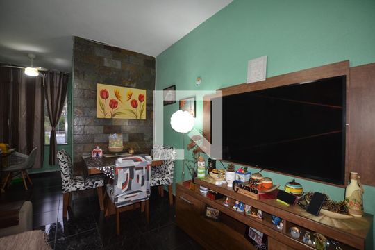Sala de apartamento à venda com 2 quartos, 63m² em Jardim Sulacap, Rio de Janeiro