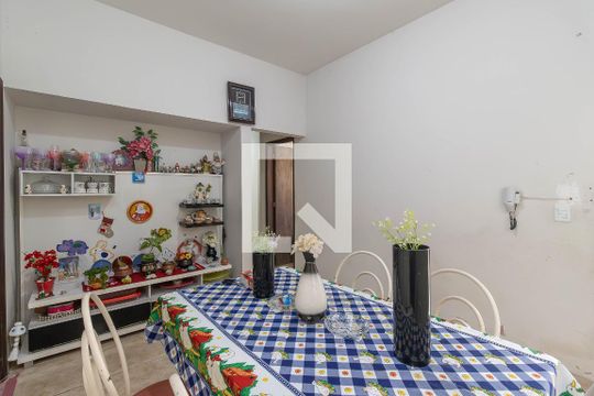 Sala 2 de casa para alugar com 3 quartos, 360m² em Planalto, Belo Horizonte