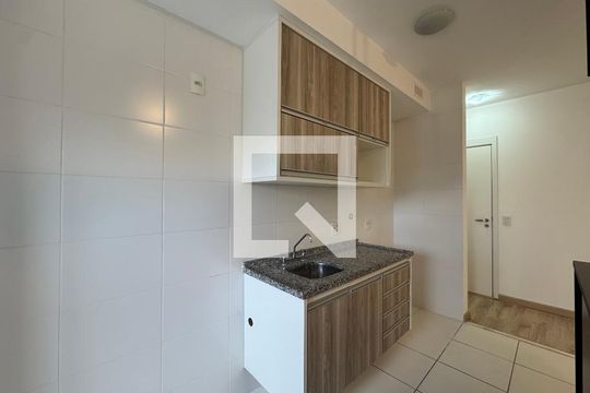 Cozinha de apartamento para alugar com 1 quarto, 41m² em Umuarama, Osasco