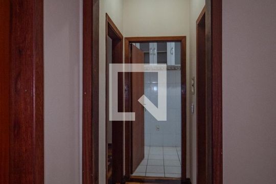 Corredor de apartamento à venda com 2 quartos, 61m² em Santo Antônio, Porto Alegre