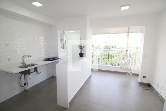 Sala / Cozinha de apartamento à venda com 2 quartos, 42m² em Vila Guaca, São Paulo