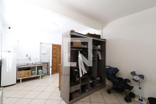 Quarto 3 de casa para alugar com 2 quartos, 120m² em Água Branca, São Paulo