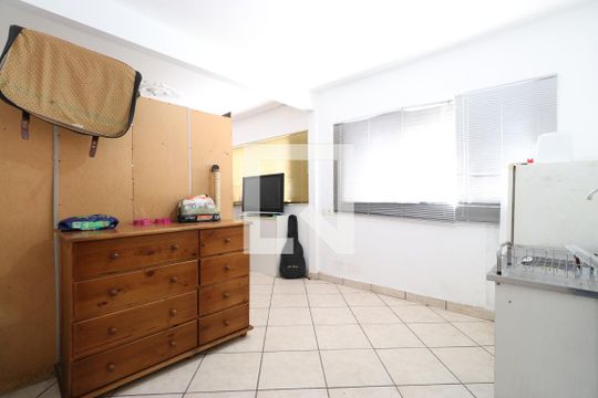 Quarto 3 de casa para alugar com 2 quartos, 120m² em Água Branca, São Paulo
