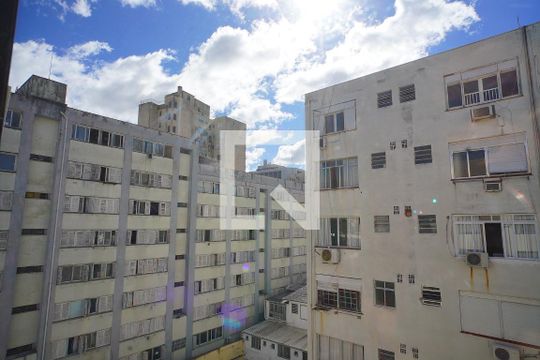 Quarto _Vista  de apartamento para alugar com 1 quarto, 36m² em Centro Histórico, Porto Alegre