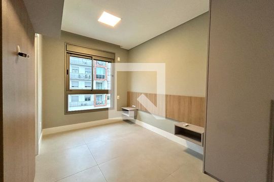 Suíte 1 de apartamento para alugar com 2 quartos, 76m² em Córrego Grande, Florianópolis
