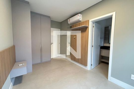 Suíte 1 de apartamento para alugar com 2 quartos, 76m² em Córrego Grande, Florianópolis