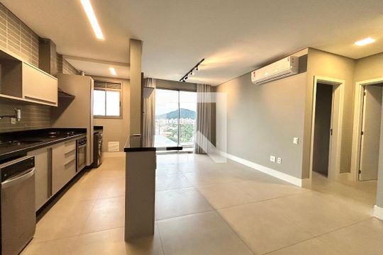 Apartamento para alugar com 2 quartos, 76m² em Córrego Grande, Florianópolis