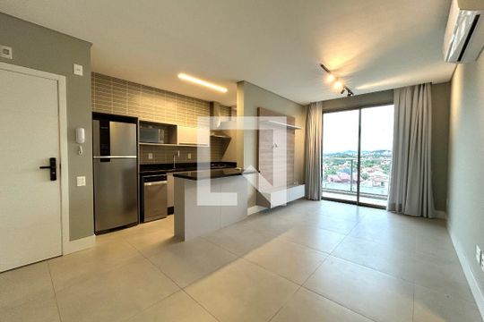 Apartamento para alugar com 2 quartos, 76m² em Córrego Grande, Florianópolis