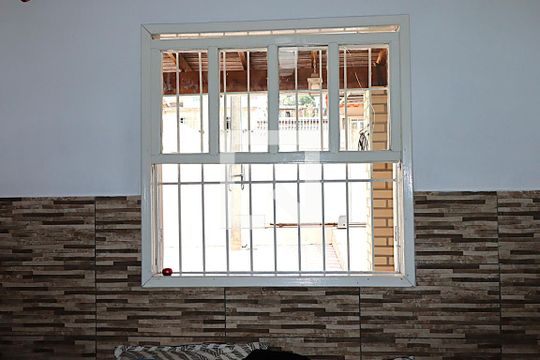 Janela do Quarto 1 de casa à venda com 2 quartos, 90m² em Costa E Silva, Porto Alegre
