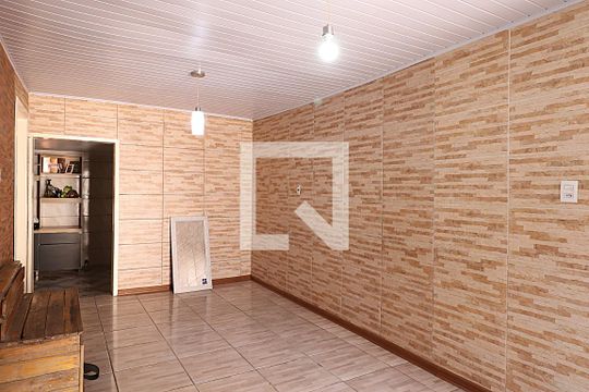 Sala de casa à venda com 2 quartos, 90m² em Costa E Silva, Porto Alegre
