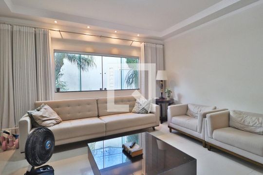 Sala de casa para alugar com 3 quartos, 211m² em Cidade Jardim, Uberlândia