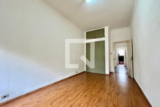 Quarto 1 de casa para alugar com 3 quartos, 300m² em Mirandópolis, São Paulo