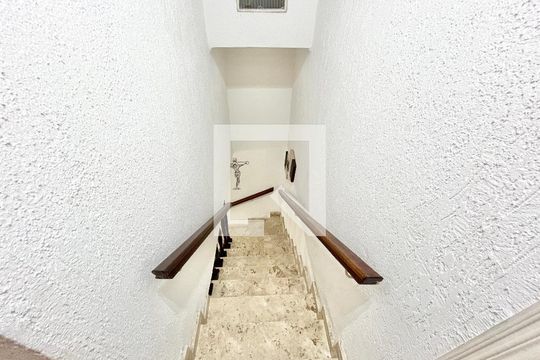 Escada de casa à venda com 2 quartos, 72m² em Vila Pauliceia, São Paulo