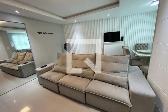 Sala de casa à venda com 3 quartos, 110m² em Jardim Sulacap, Rio de Janeiro