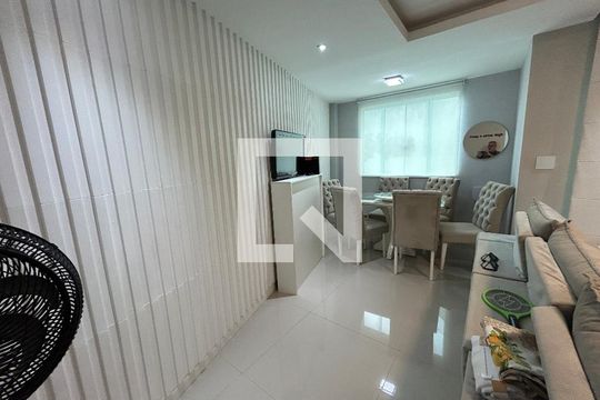 Sala de casa à venda com 3 quartos, 110m² em Jardim Sulacap, Rio de Janeiro
