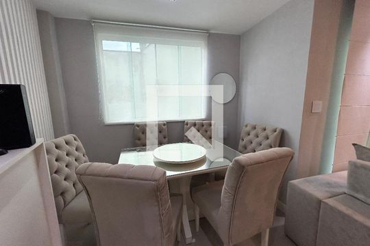 Sala de casa à venda com 3 quartos, 110m² em Jardim Sulacap, Rio de Janeiro