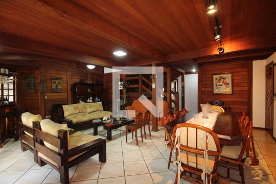 Sala 1 de casa à venda com 4 quartos, 320m² em Jacarepaguá, Rio de Janeiro