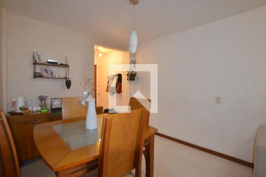Sala de apartamento à venda com 2 quartos, 55m² em Jardim Sulacap, Rio de Janeiro